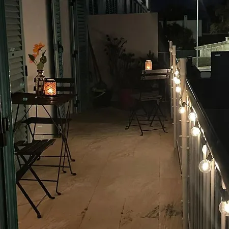 Sunny Cozy Modern تافيرا